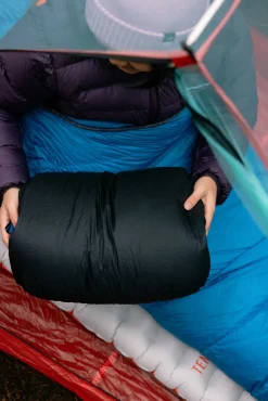 Geoduck Travel Pillow
